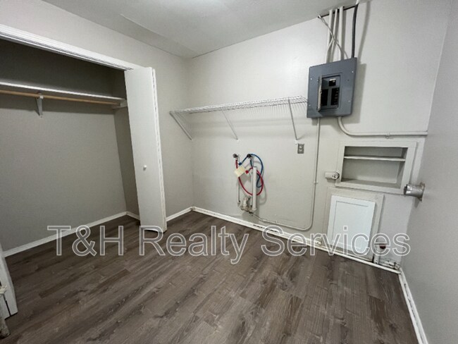 Building Photo - 5507 E Rawles Ter