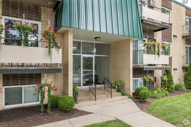 Building Photo - Parkview Manor