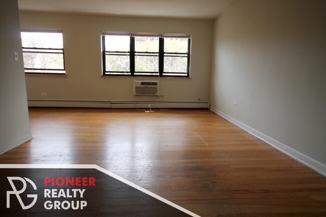 Building Photo - 502 W Briar Pl