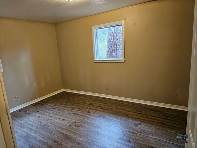 Building Photo - 3008 Willow Dr