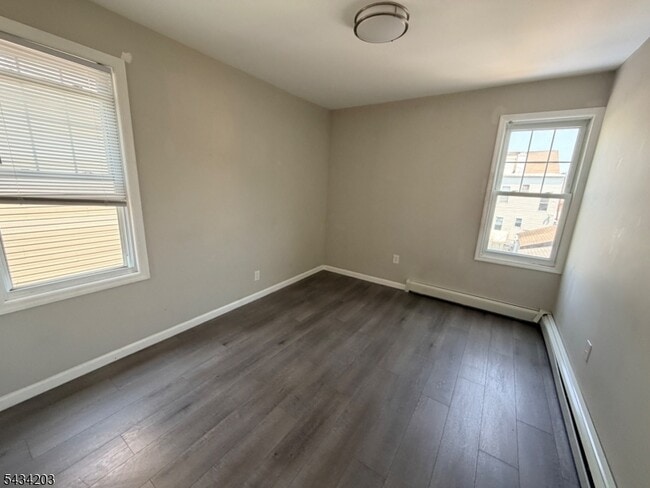 Building Photo - 413 Beardsley Ave