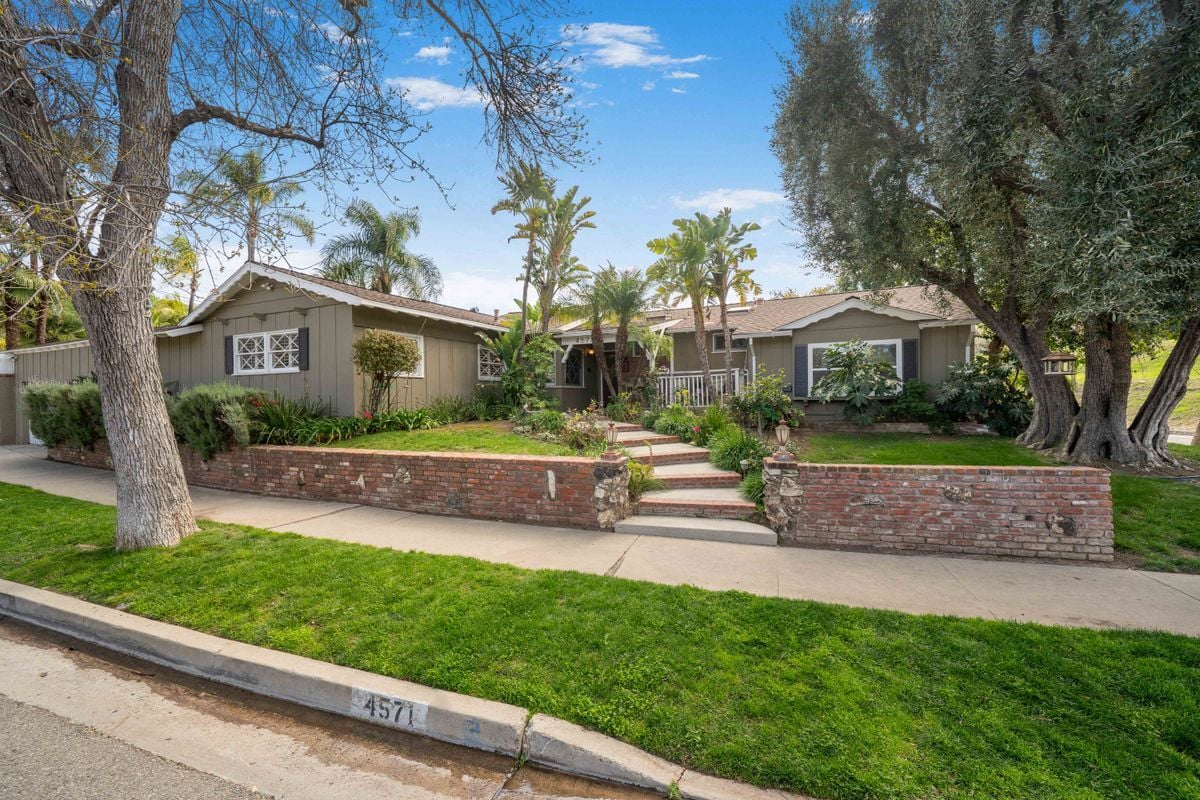 Primary Photo - 4571 Canoga Dr