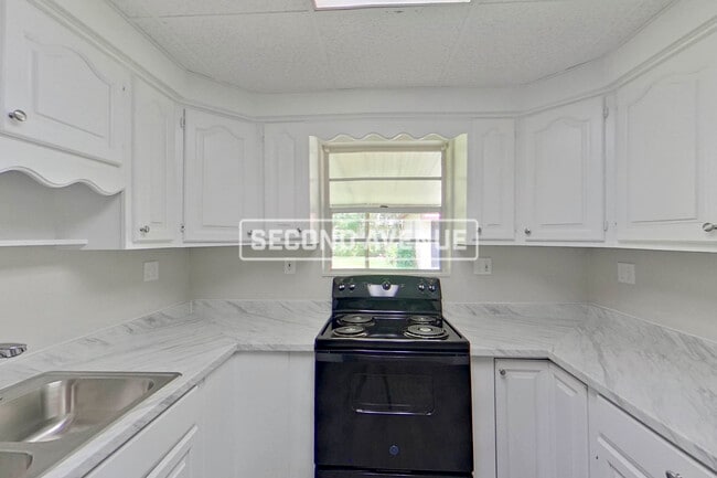 Building Photo - 5331 Woodcrest Rd