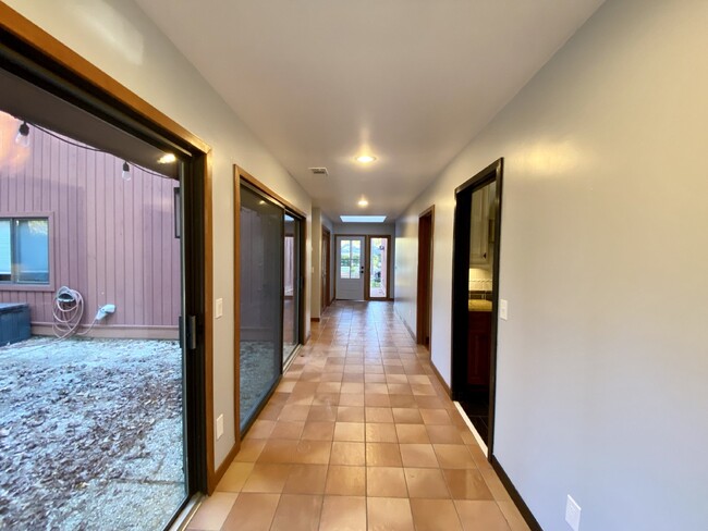 Building Photo - Island Living in Hilton Head Plantation w/...