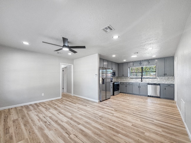 Building Photo - 1702 W Boyd St