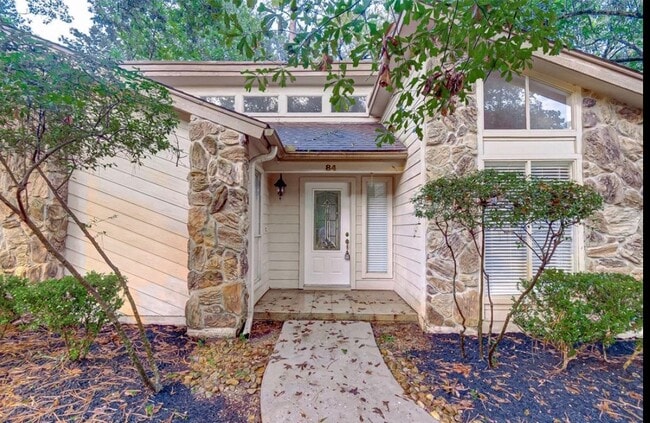 Building Photo - 84 Woodhaven Wood Dr