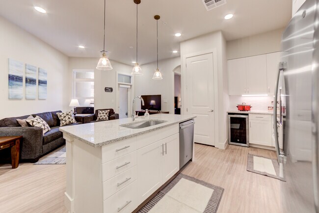 Spacious Kitchen - Fully Stocked - 504 E Archer St