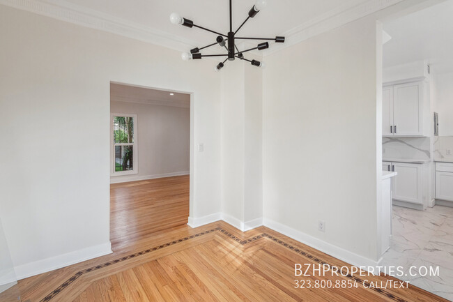 Foto del edificio - 451 N Sycamore Ave