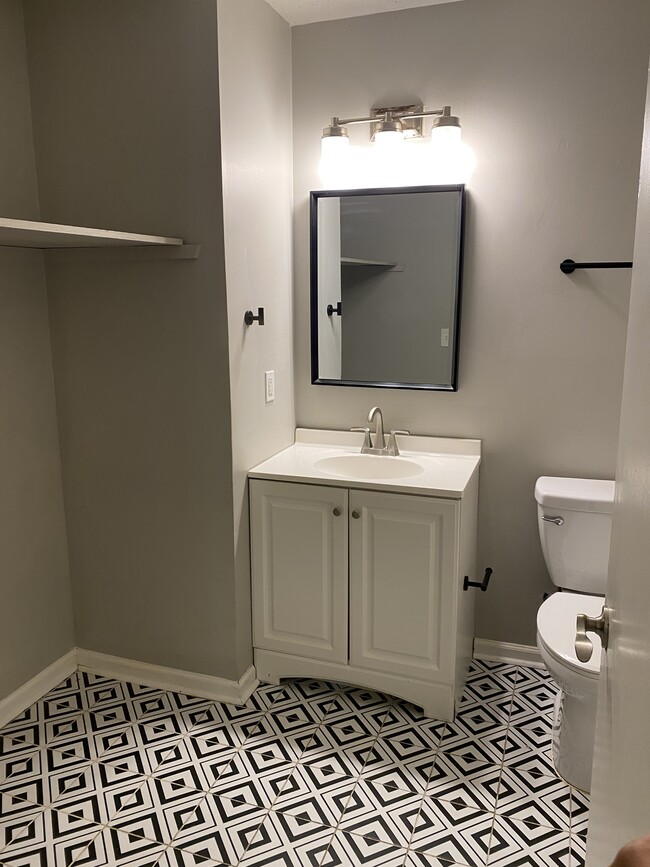 Building Photo - 136 Quail Hollow Dr