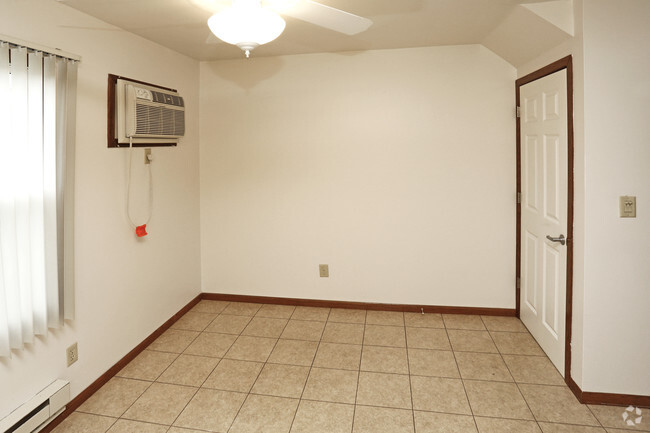 Three Bedroom - Dining Area - Oak Street Townhomes