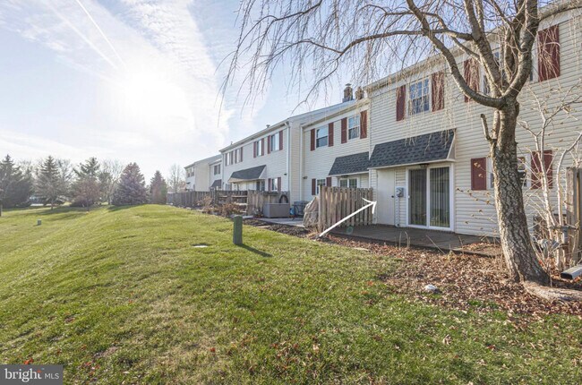Building Photo - 524 Clarella Ct