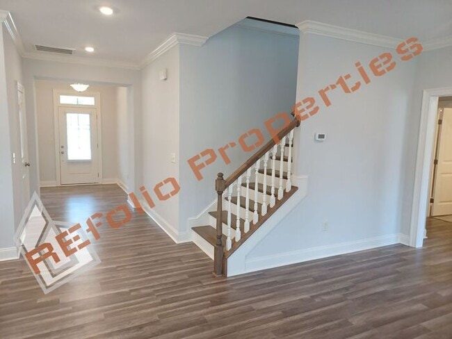 Building Photo - Beautiful Cul-De-Sac Home w/5 BD 4BA + Fen...