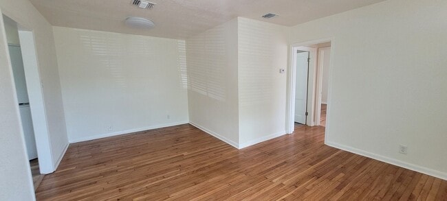 Building Photo - ALAMO HEIGHTS GEM