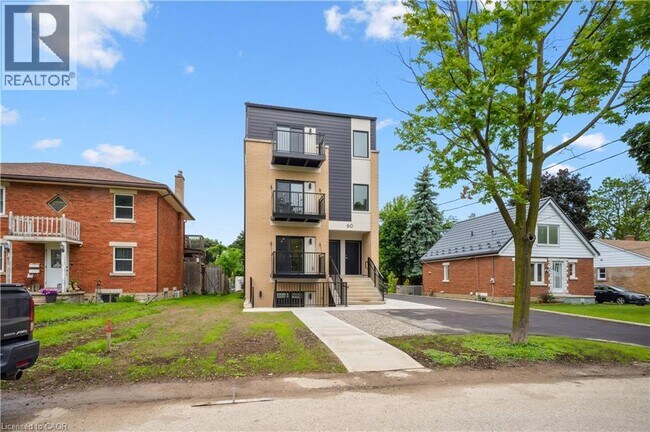 Photo du bâtiment - 60 Arlington Blvd
