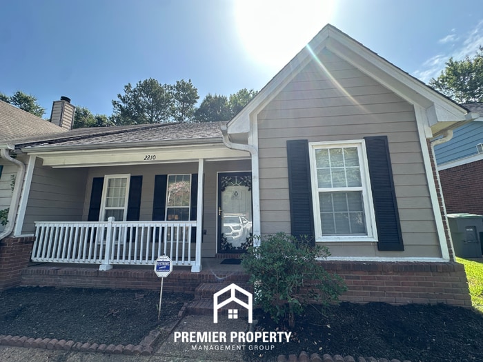 3BR/2BA Memphis Rental with Vaulted Ceilings, Hardwood Floors & Large Backyard - 3BR/2BA Memphis Rental with Vaulted Ceilings, Hardwood Floors & Large Backyard