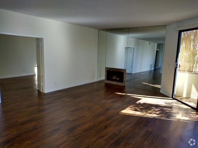 Building Photo - 11558 Rochester Ave