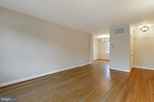 Building Photo - 3251 S Stafford St