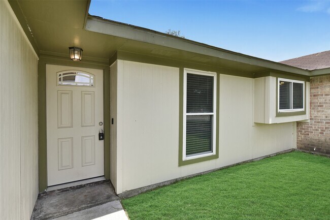 Foto del edificio - 2502 Ewell Dr