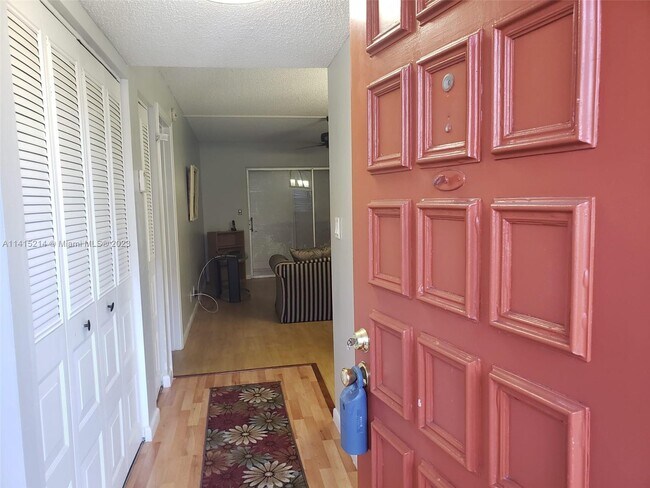 Foto del edificio - 3521 Inverrary Dr