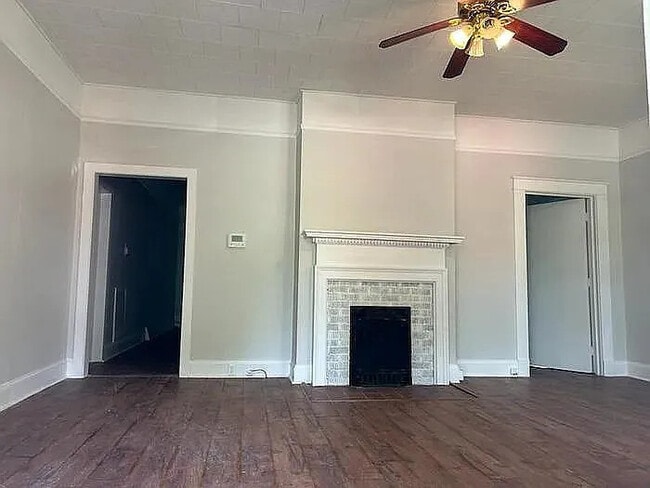 Building Photo - 3 Bedroom 2 Bathroom