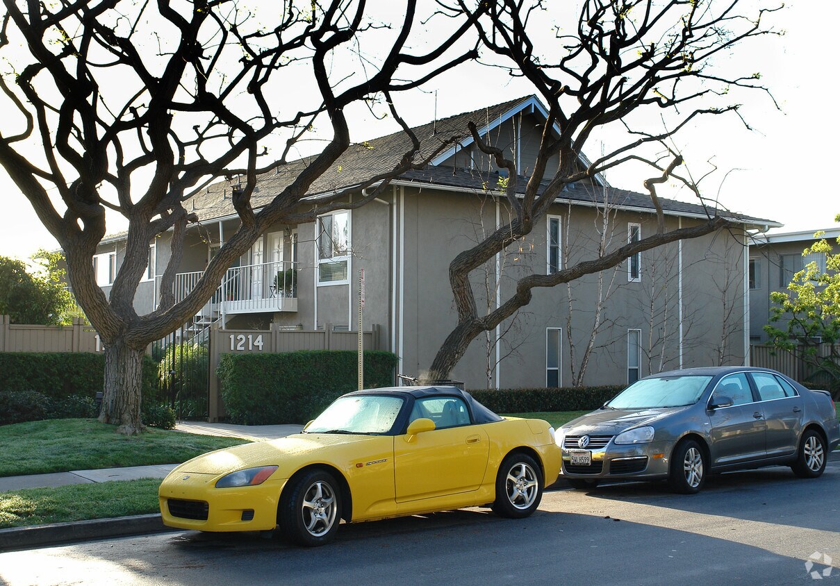 Primary Photo - 1214 Rutland Rd