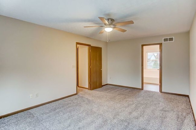 Building Photo - 4 Bedroom House Near Polaris!