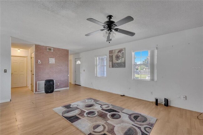 Foto del edificio - 2137 San Jose Blvd