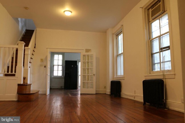 Building Photo - 221 Poplar St