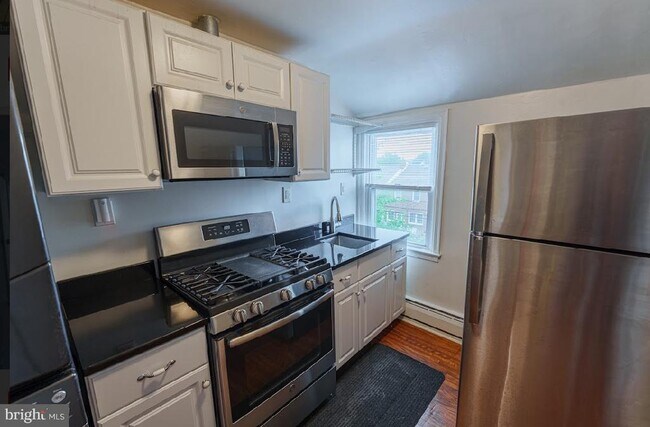 Building Photo - 1035 Cobbs St