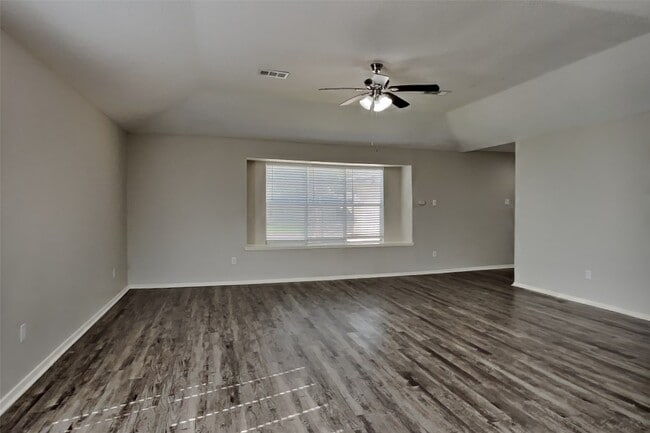 Building Photo - 6823 Harpers Dr