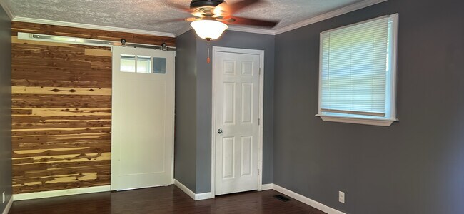 Foto del edificio - 5105 Roberts Ct