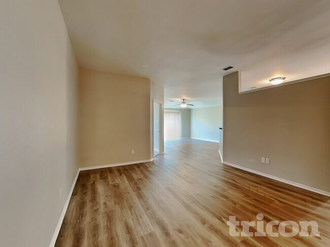 Building Photo - 1107 Longhorn Ln