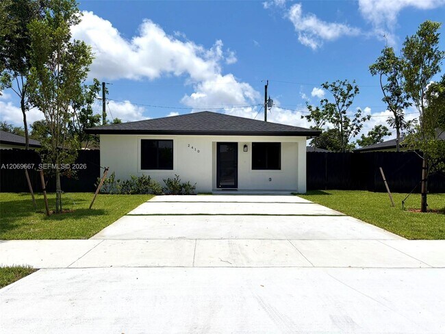 Foto del edificio - 2420 NW 154th St