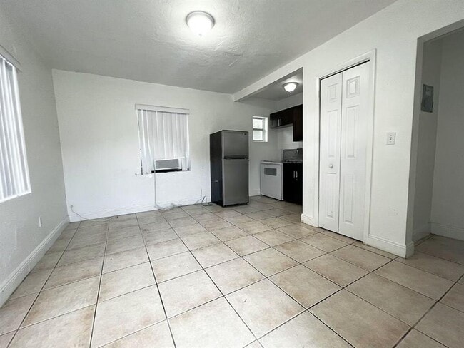 Foto del edificio - 1239 NE 110th St
