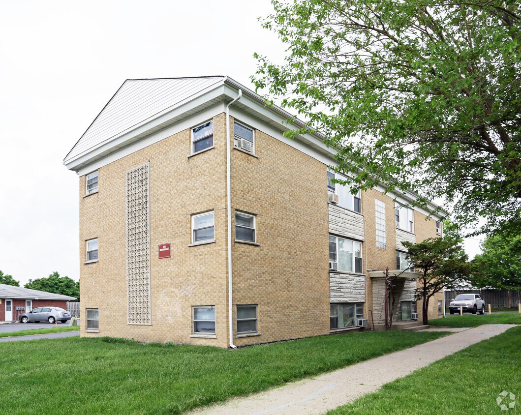532 S Michigan Ave, Addison, IL 60101 Apartments in Addison, IL