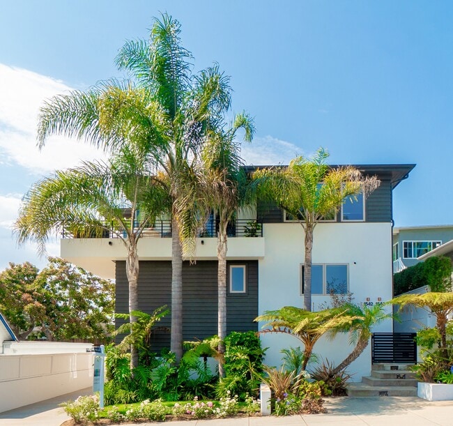 Building Photo - 1542 Manhattan Beach Blvd