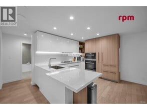 Building Photo - 6833-6833 Pearson Wy
