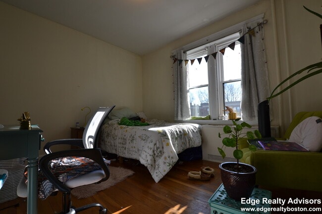 Foto del edificio - 1999 Commonwealth Ave