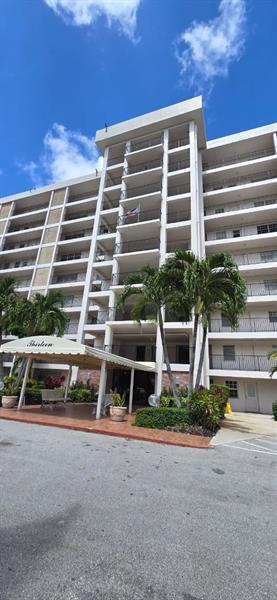 Building Photo - 3300 N Palm Aire Dr