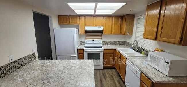 Foto del edificio - 10646 W Edna St