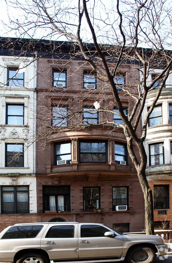 Building Photo - 40 W 69th St