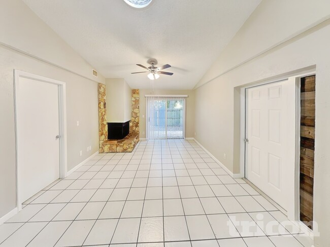 Building Photo - 835 Stonybrook Cir