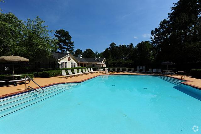Piscina - About The Woods at Shannon Lake