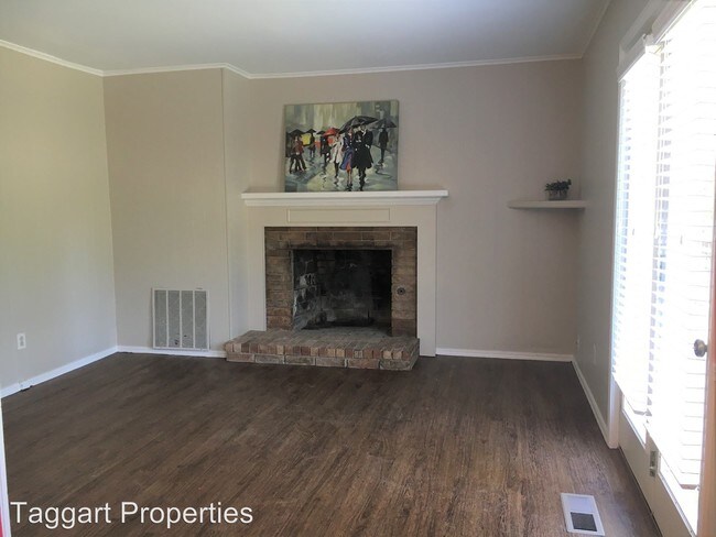 Building Photo - 2517 E Skelly Dr