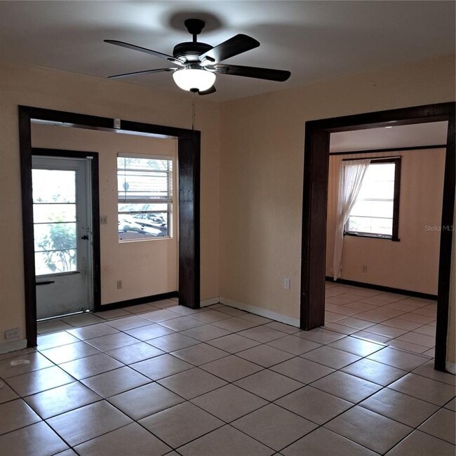 Building Photo - 627 61st Ave S