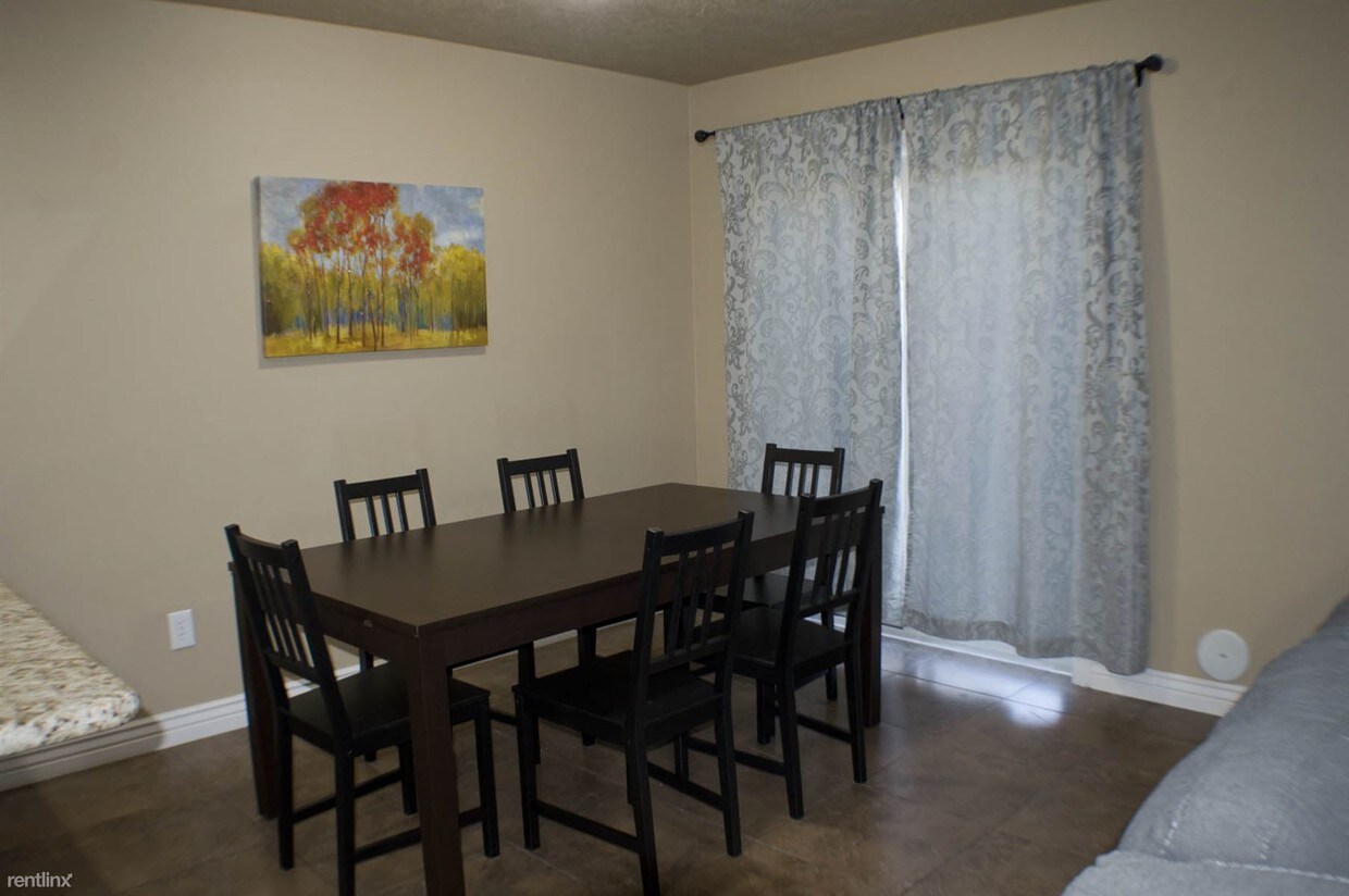 Foto principal - 1002 W Village River Ln