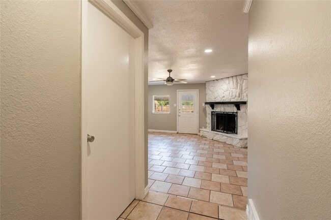 Building Photo - 902 Toyah Creek Ln