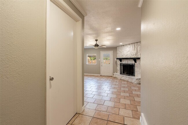 Foto del edificio - 902 Toyah Creek Ln