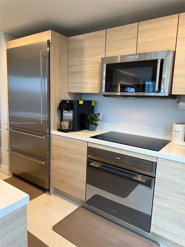 Building Photo - 16385 Biscayne Blvd