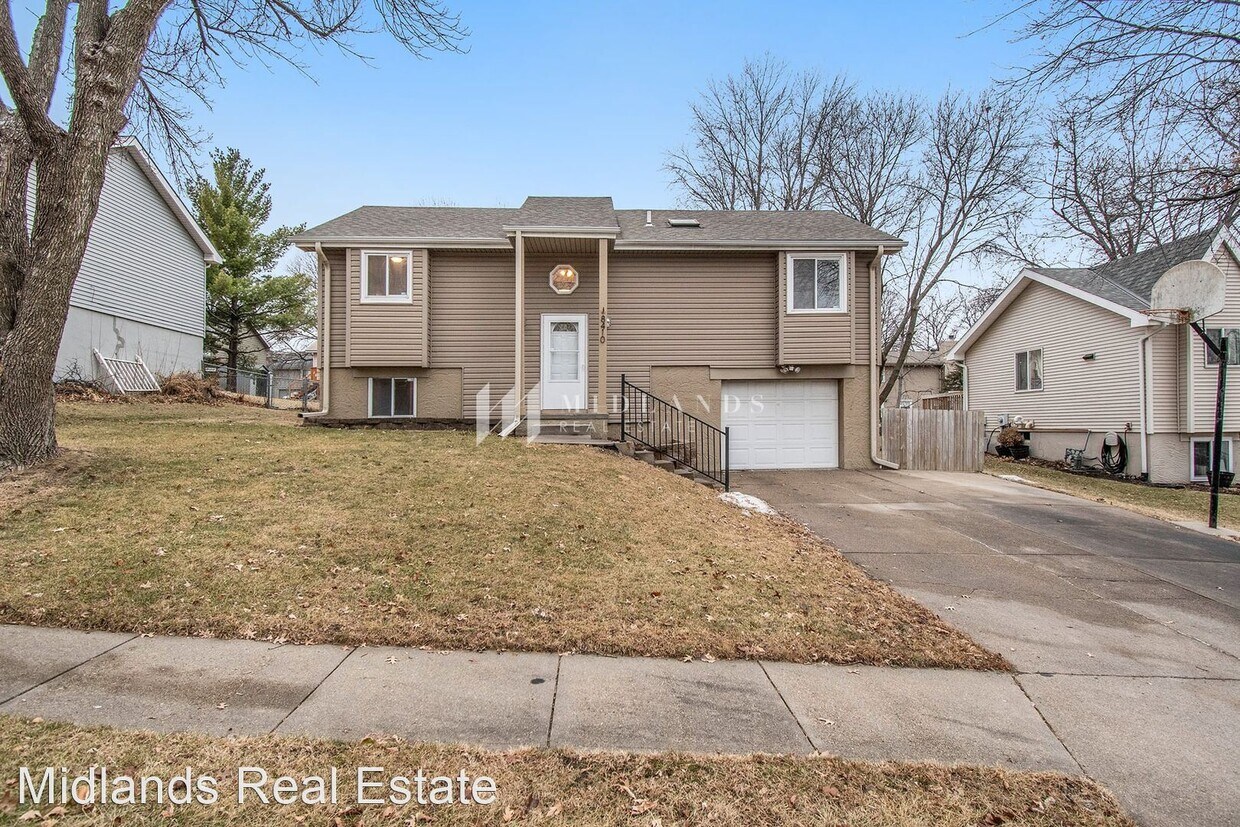 Primary Photo - 3 br, 2 bath House - 8410 S 142nd Avenue